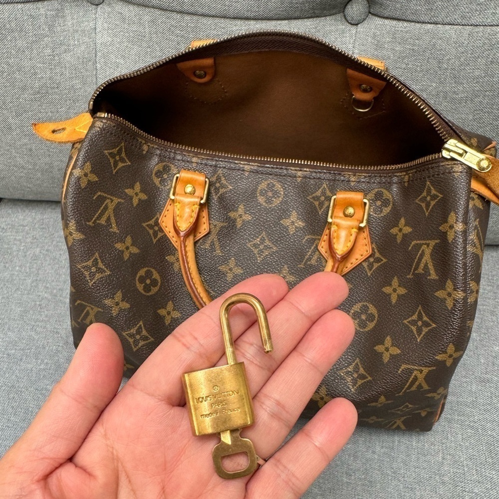 🔸Shop Preloved LUXURY on my Closet:Authenticity Guaranteed on $700+ Purc…​​​​ - Picture 15 of 16